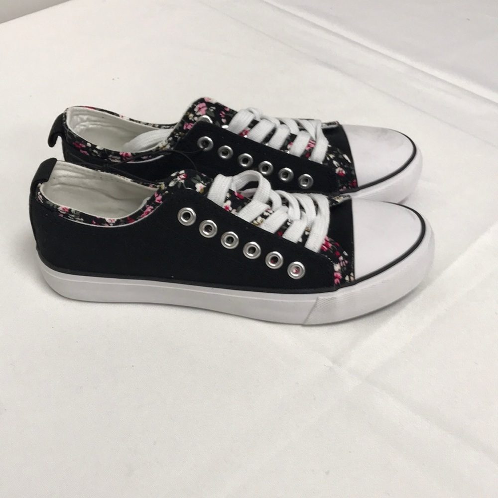 Twisted X Womens floral shoe size 6 US